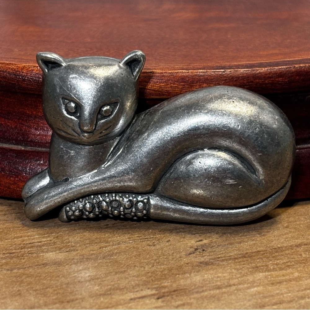 Vintage pewter cat brooch